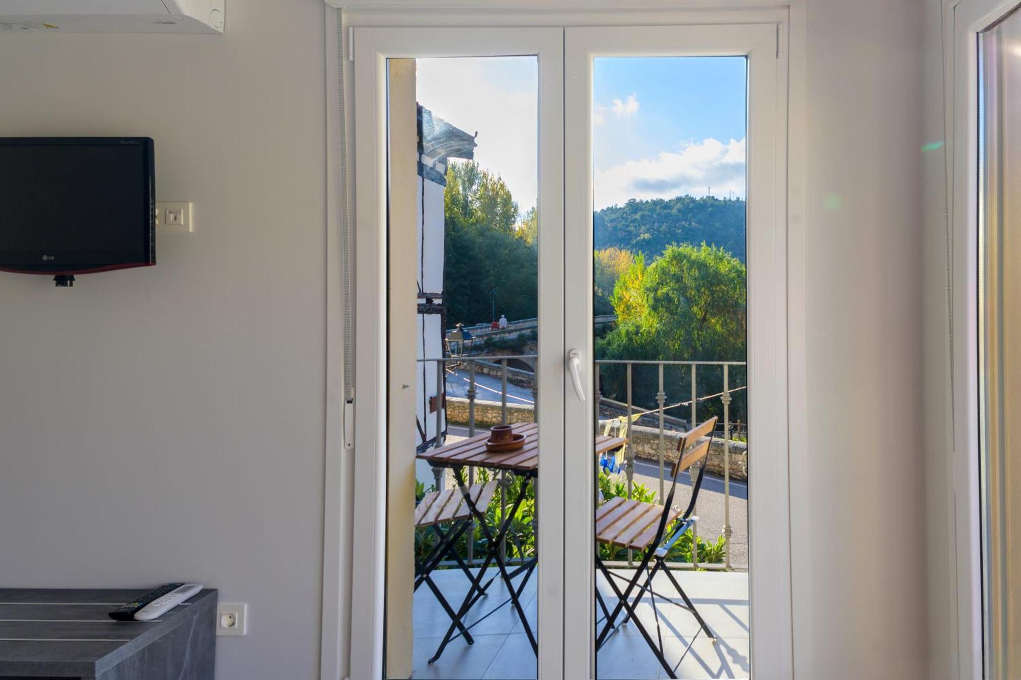 Apartamentos El Puente Коварубиас Екстериор снимка